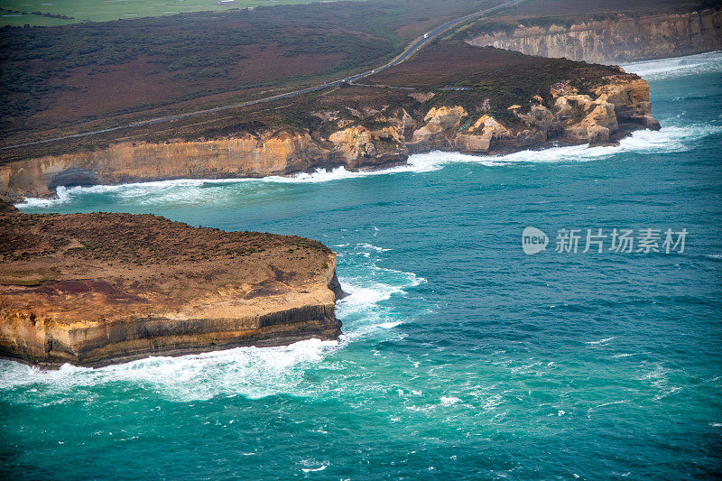 从直升飞机上鸟瞰阿德湖峡谷地区的石灰岩堆栈，澳大利亚。