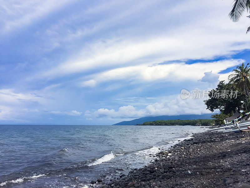 印度尼西亚巴厘岛，潜水胜地位于东海岸，风光旖旎的海岸线