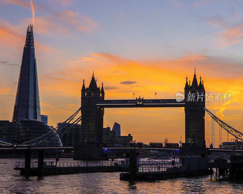 伦敦塔桥和碎片大厦，英国