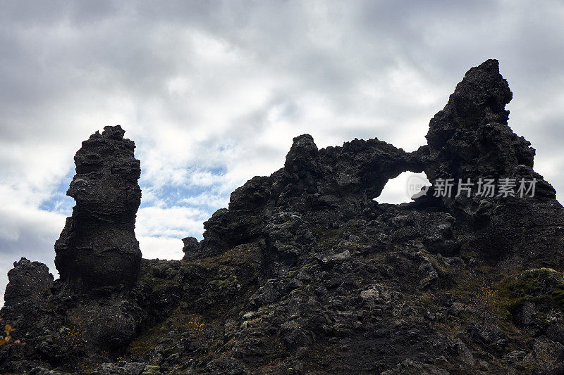 冰岛北部秋天的丁穆博吉尔熔岩形成