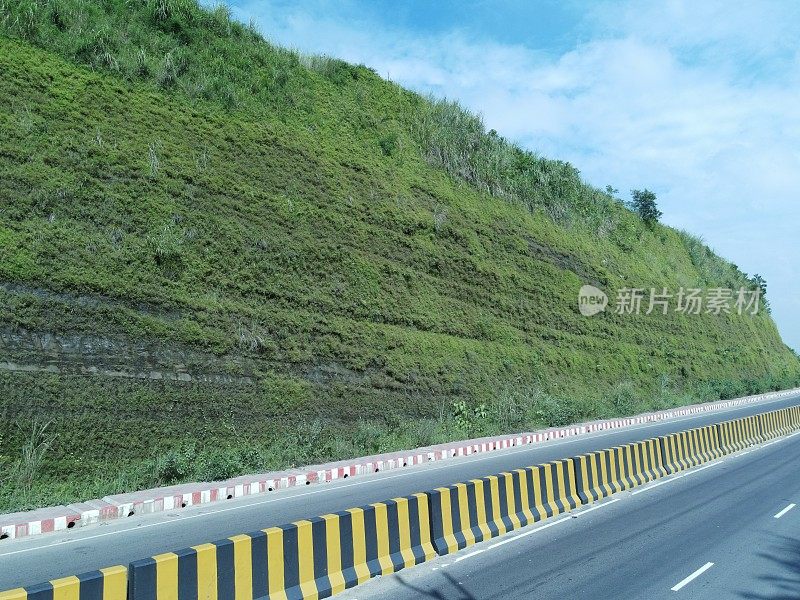 孟加拉国吉大港的山地公路。吉大港巴耶济德连接路