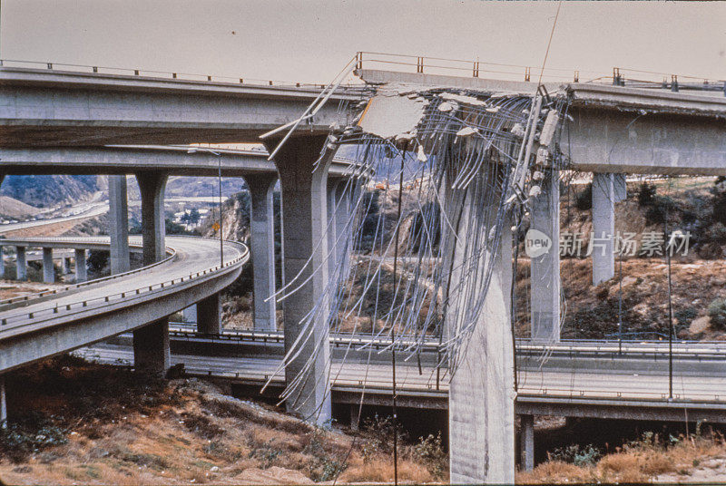 1994年加州洛杉矶北岭地震及其破坏的旧照片