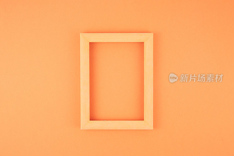 橙色背景上的空框架