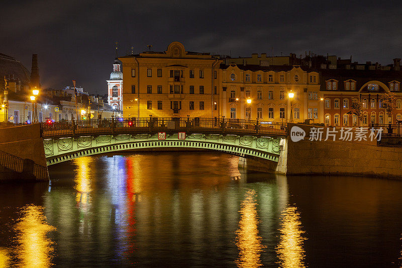 圣彼得堡夜景如画的一座桥