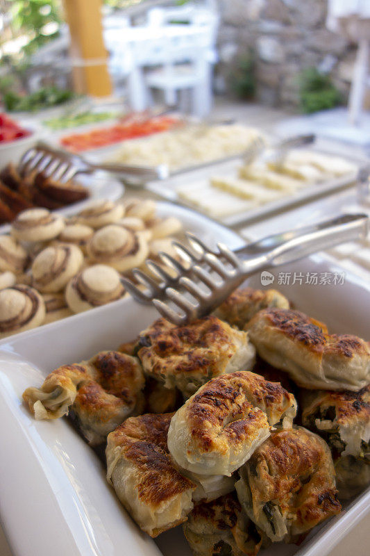 传统的土耳其自助早餐。