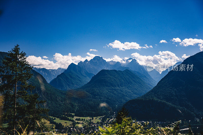 风景如画的特里格拉夫山全景