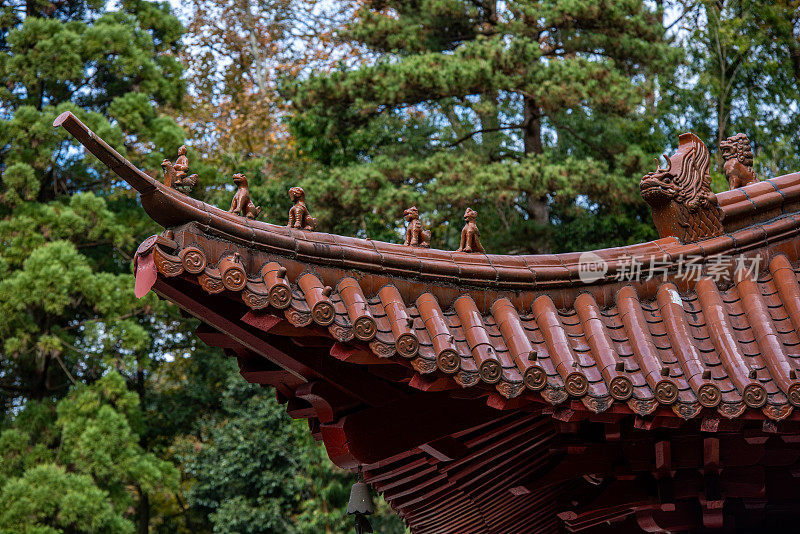 中国寺庙古建筑屋檐，江西九江