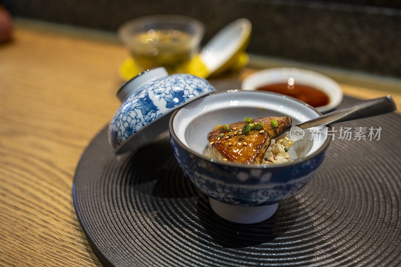 鹅肝饭日本料理在餐厅