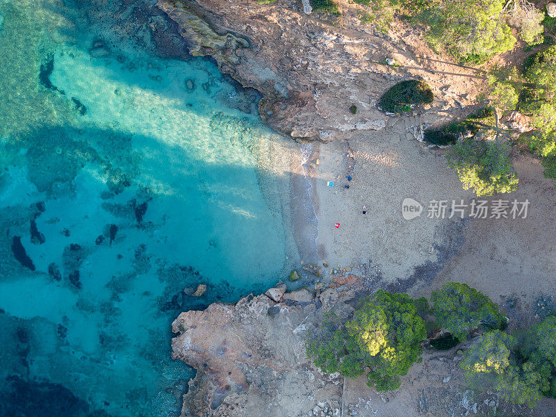西班牙巴利阿里群岛马略卡岛最佳海滩的无人机视图