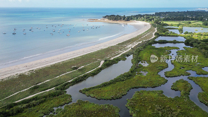 无人机视角下的法国莫尔比昂湾萨尔佐Suscinio沼泽静态图像