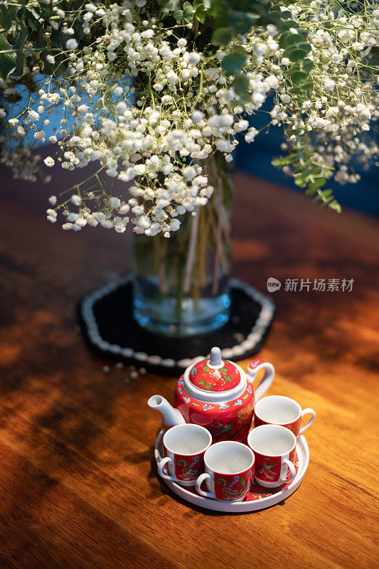 中国婚礼茶道用茶壶和茶杯