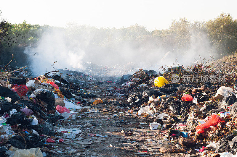 大自然中，印尼的垃圾堆上堆积着成吨的垃圾
大自然中，印尼的垃圾堆上堆积着成吨的垃圾
大自然中，印尼的垃圾堆上堆积着成吨的垃圾