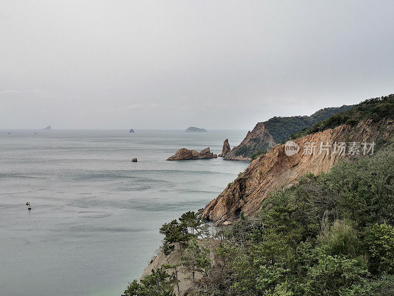 辽宁省大连市滨海路风景优美的海岸线