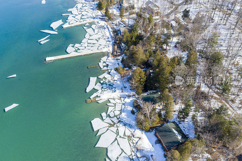 克里斯蒂安岛渡轮(雪松角码头)在拉方丹，小，加拿大，安大略省。