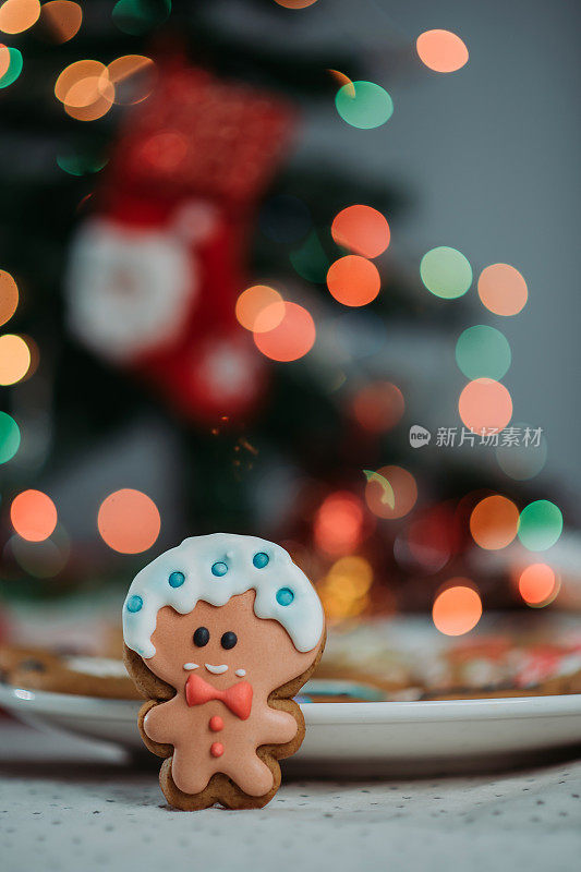 圣诞姜饼人饼干的圣诞装饰