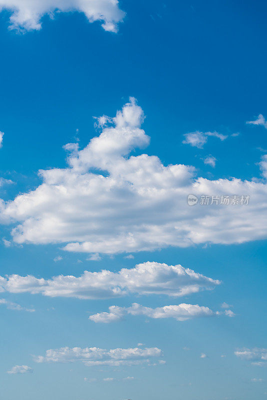 蓝天和白云的背景