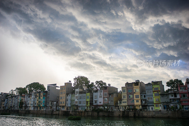 河内城市景观与风暴天际线