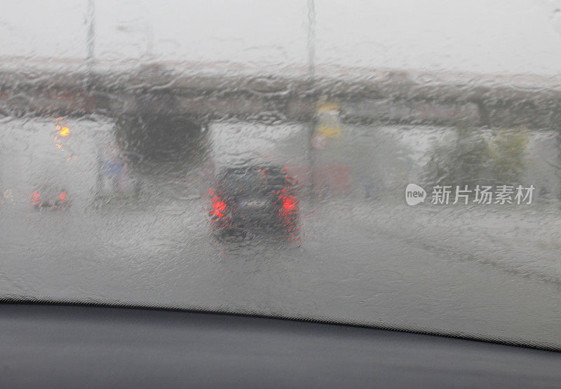 雨天开车