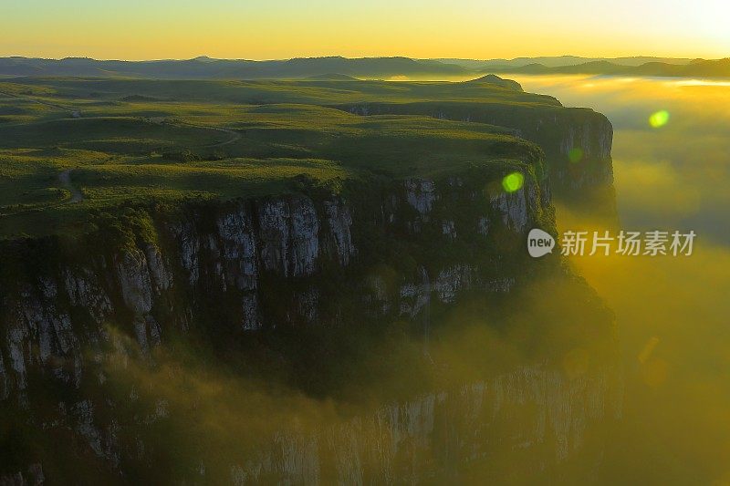 峡谷福塔莱萨草甸，金色的日落，大南，巴西