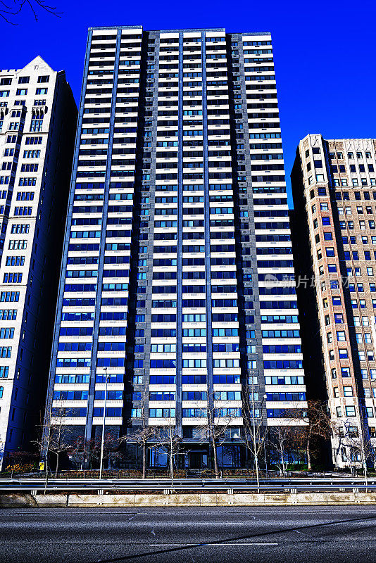 芝加哥湖滨大道上的高层公寓