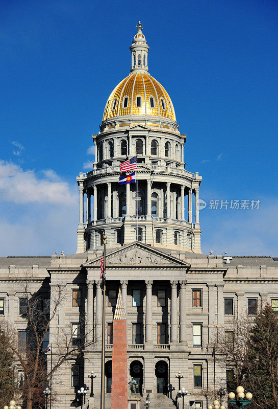 美国科罗拉多州丹佛市:金色圆顶的科罗拉多州国会大厦