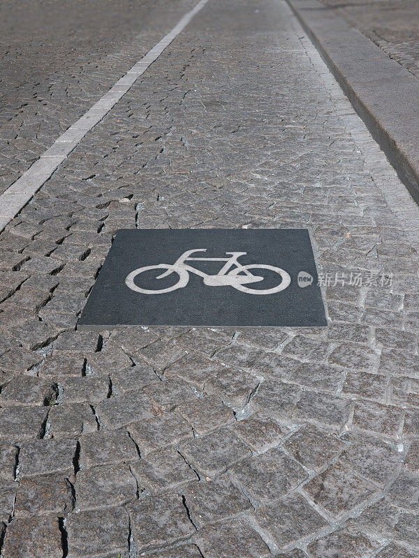 阿姆斯特丹的花岗岩自行车道标志