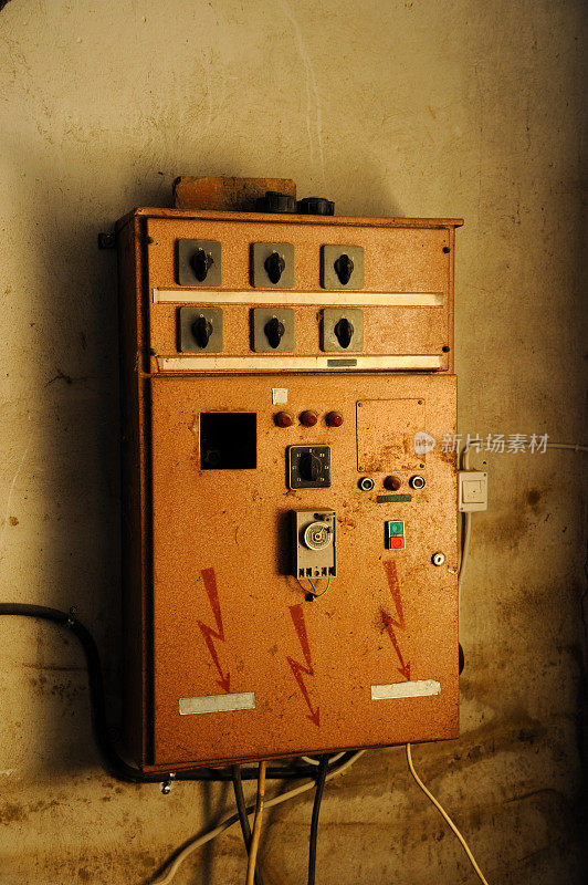 老式电气控制面板