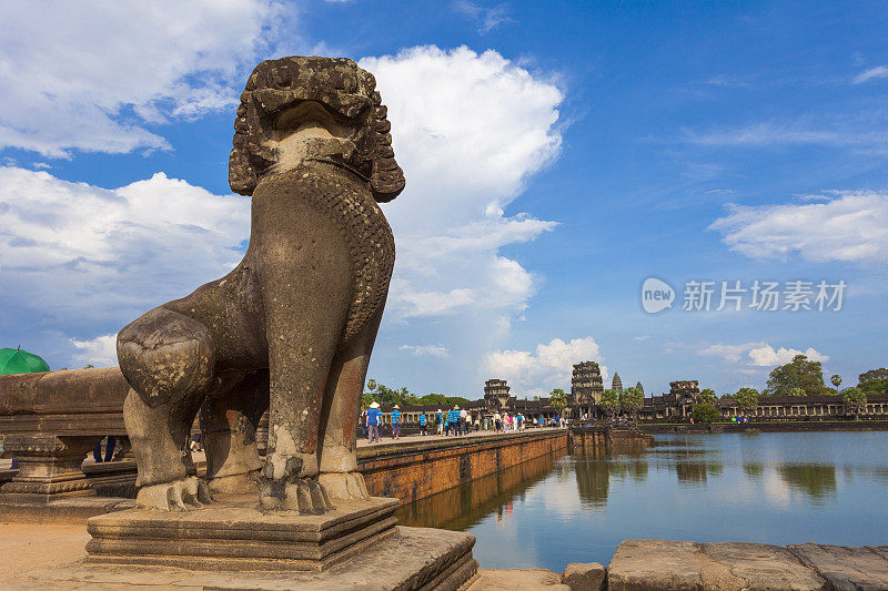 柬埔寨吴哥窟狮子雕像和寺庙遗址