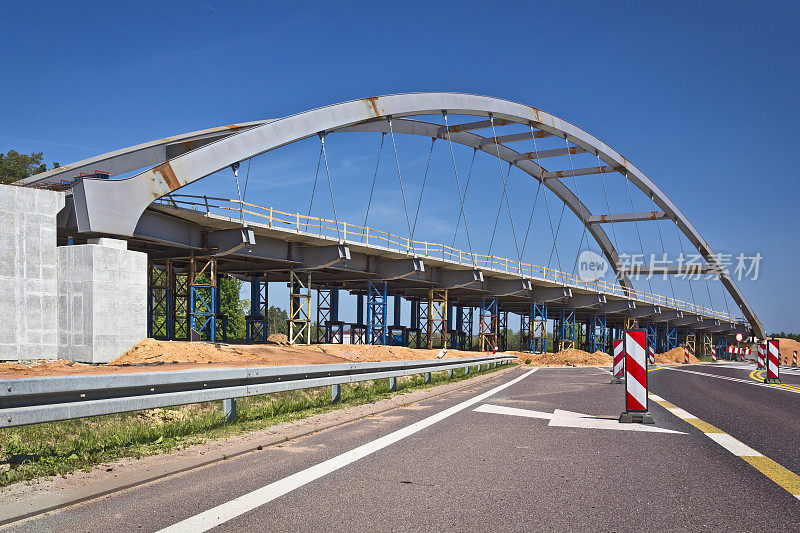 新建公路桥正在建设中