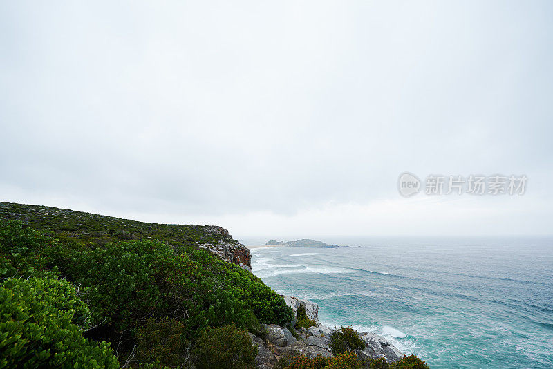 海岸阴天