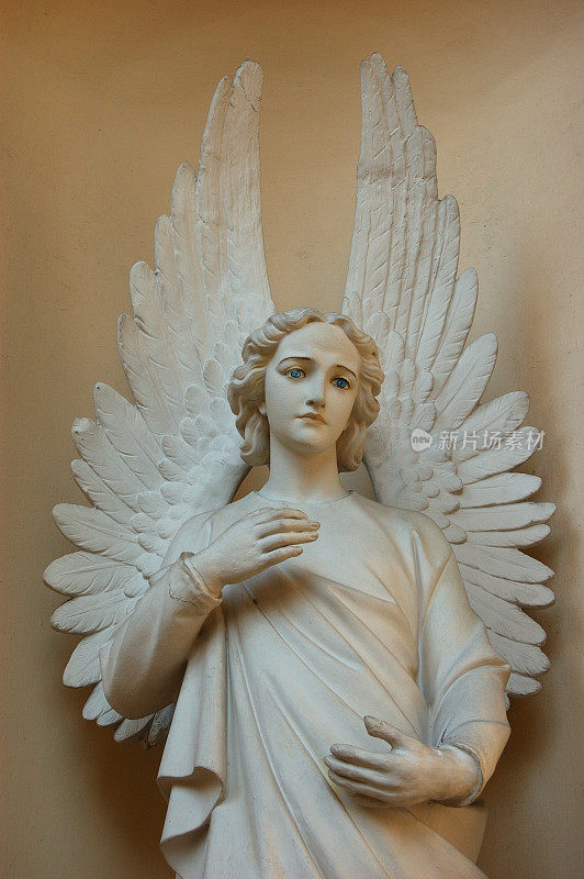 大理石上的天使雕像