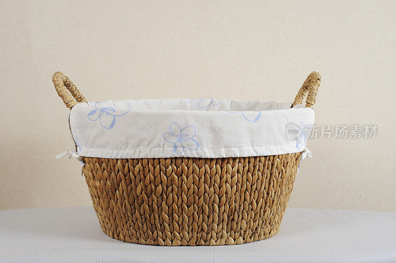 稻草洗衣篮