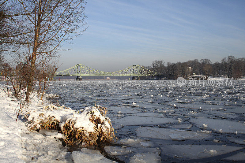 冬季景观与Glienicke桥