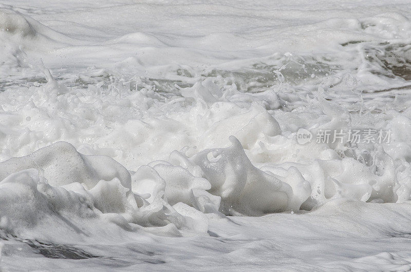 泡沫的海浪