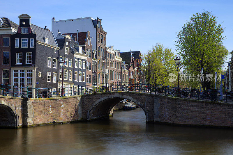 阿姆斯特丹运河房屋的特色外墙和山墙