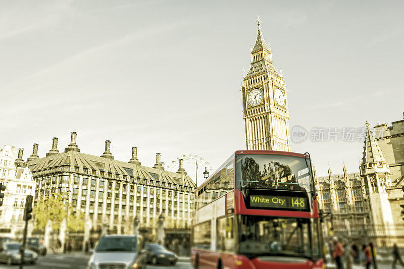 伦敦议会广场的交通状况