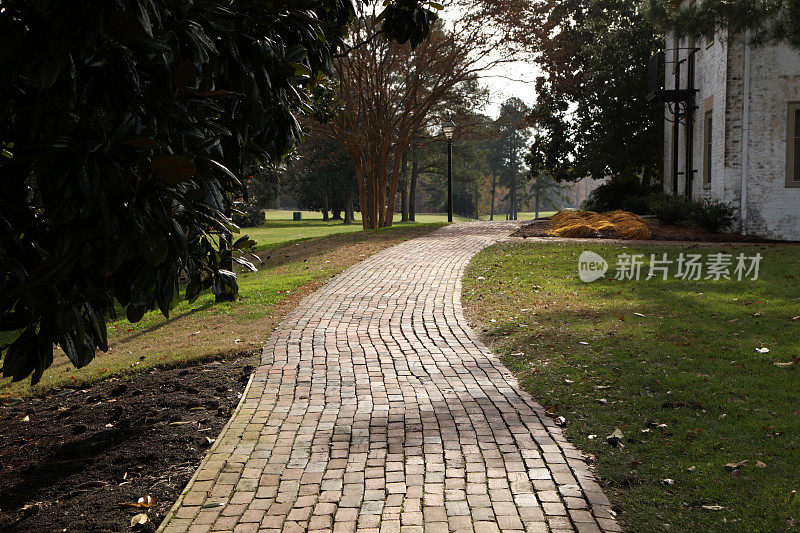 风景名胜区的砖砌步道