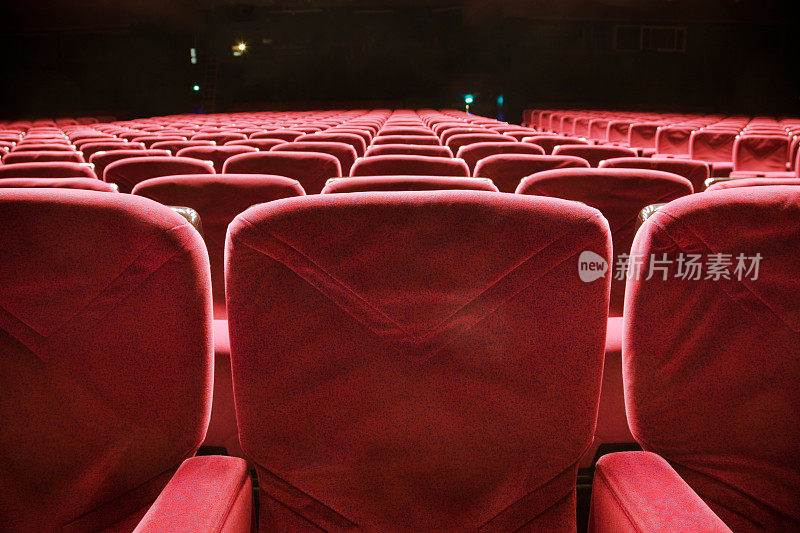 礼堂电影院室内红色天鹅绒椅子
