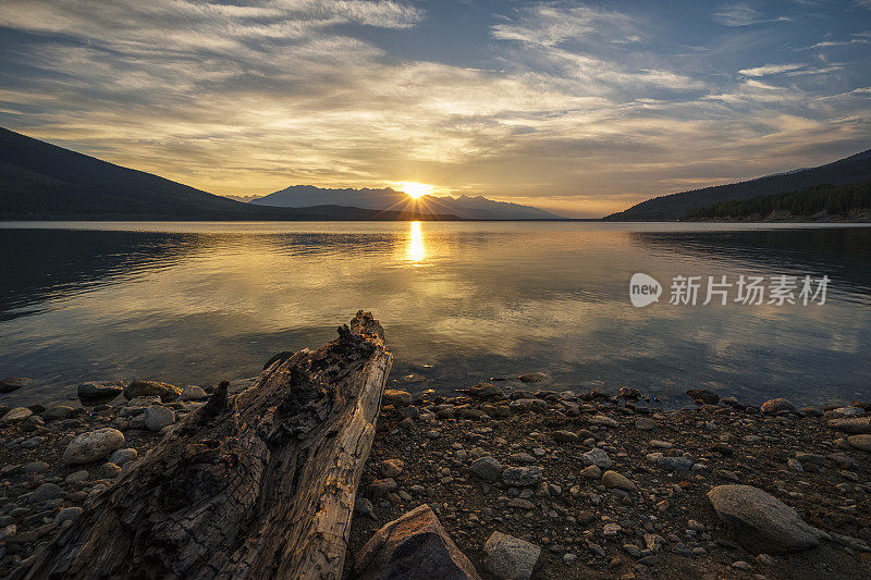 Kinbasket湖，独木舟到达，靠近Valemount，不列颠哥伦比亚省