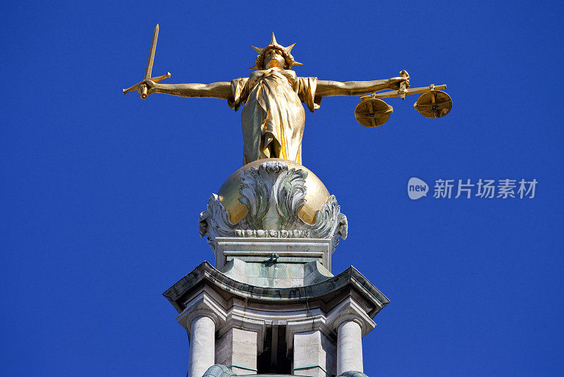 伦敦老贝利法庭顶上的女法官雕像