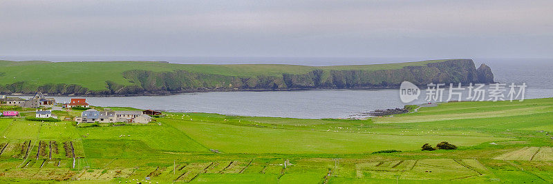 苏格兰设得兰群岛上圣尼尼安岛的悬崖