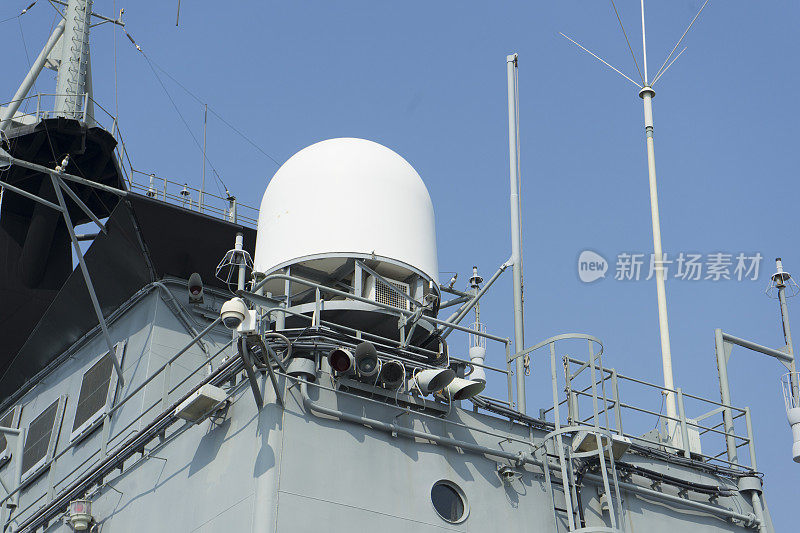 雷达在战舰的顶部