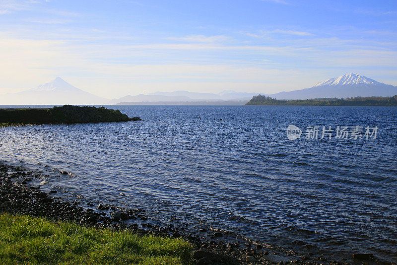 波多黎各瓦拉斯湖和奥索尔诺火山景观日出，南智利，南美