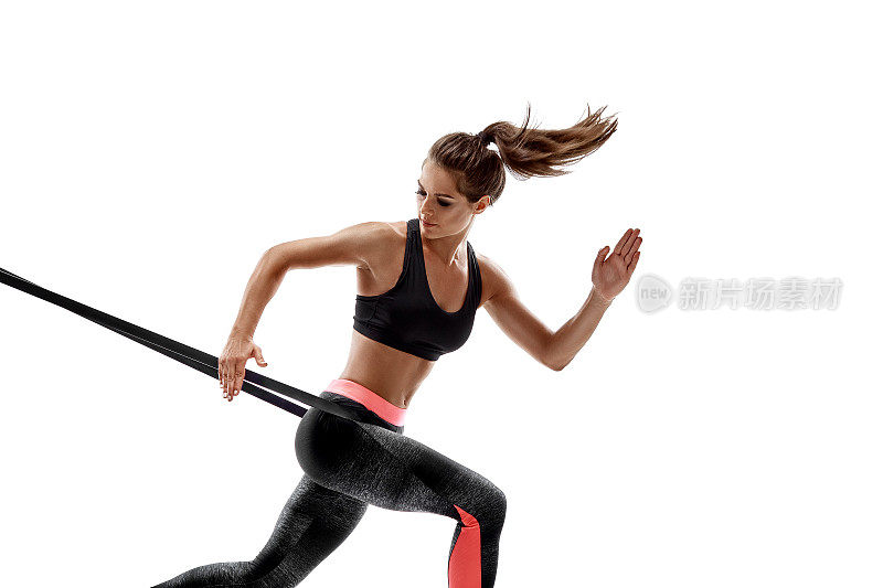 女性锻炼健身阻力带在工作室剪影孤立在白色背景