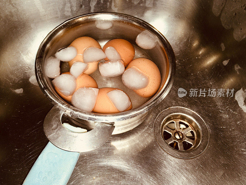 煮熟的鸡蛋要冷却