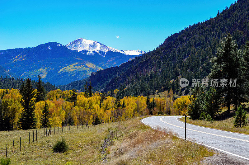 科罗拉多州西南部圣胡安山脉的秋色