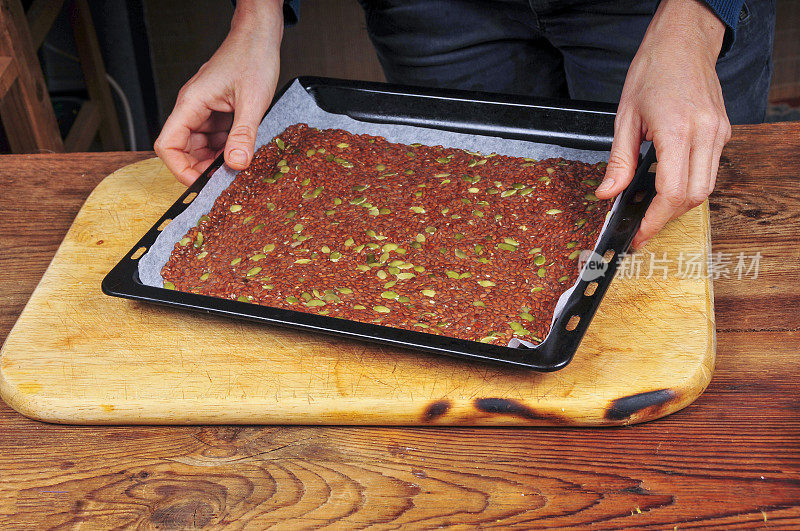 如何制作有机饼干第四部分;在烤箱里