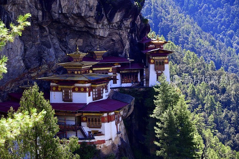 虎穴寺-帕罗寺，位于不丹喜马拉雅山脉海拔3120米的地方