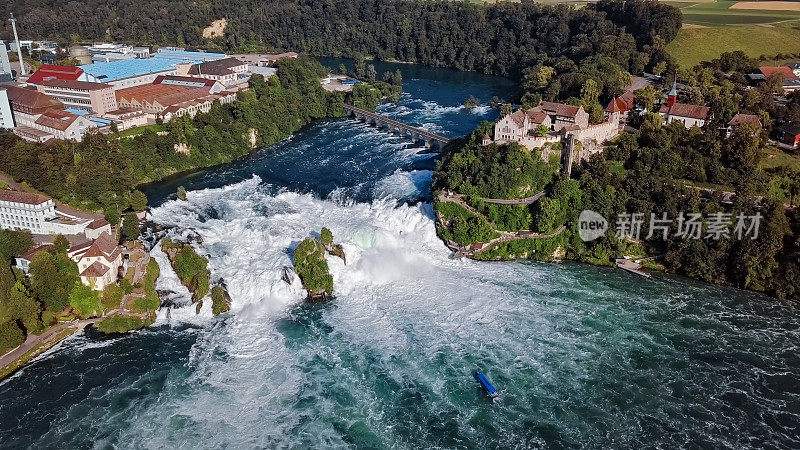 莱茵河瀑布的空中全景，莱茵河瀑布是瑞士和欧洲最大的瀑布。