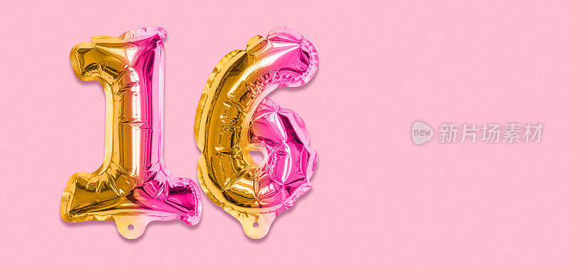 彩虹箔气球号码，数字16在粉红色的背景。有题词的生日贺卡。